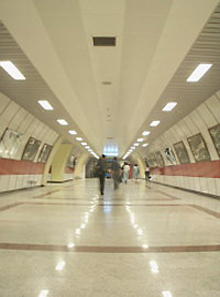 Dobner Metalldecken in U-Bahnh&ouml;fen von Istanbul, T&uuml;rkei